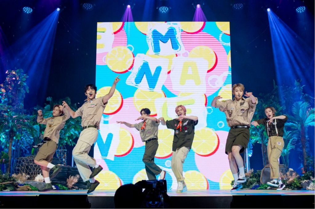 Group photo of P1HARMONY performing "Nemonade" live at ‘2021 P1Harmony ONLINE FAN MEETING “P1uspace H : Time To Move Out.”