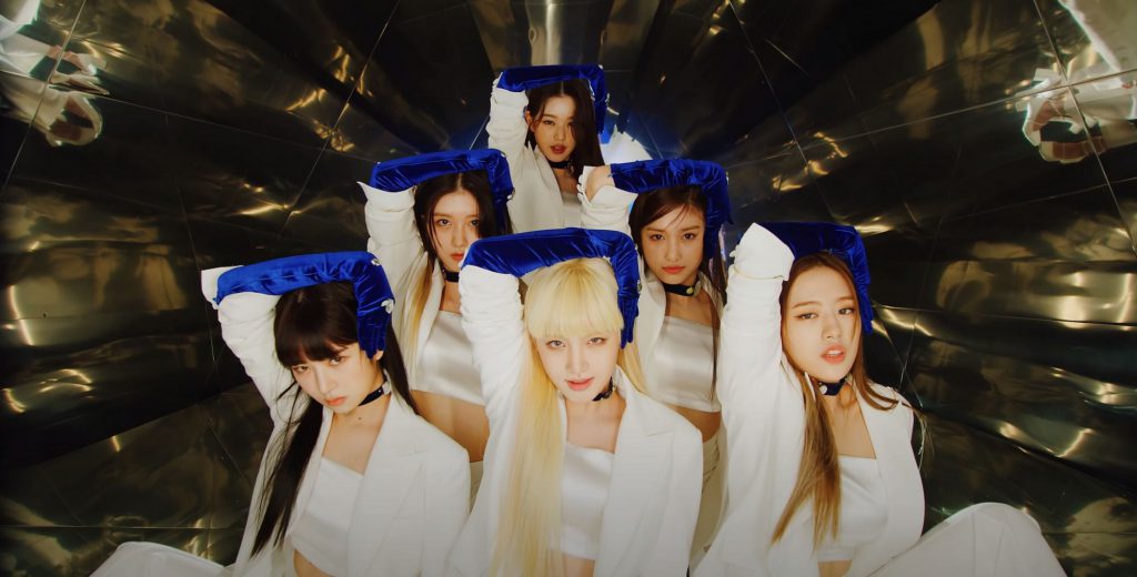 Starship Entertainment's rookie girl group IVE in their "Eleven" music video