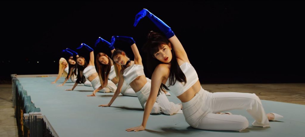 Starship Entertainment's rookie girl group IVE in their "Eleven" music video