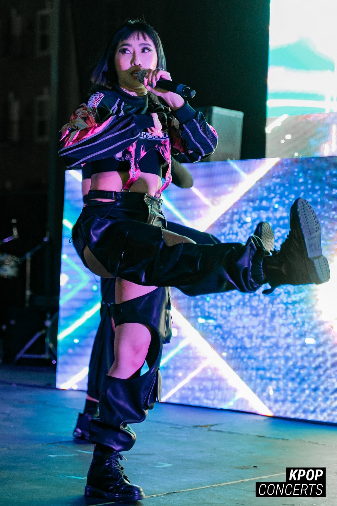 [GALLERY] Minzy at KTOWN Night Market - K-Pop Concerts
