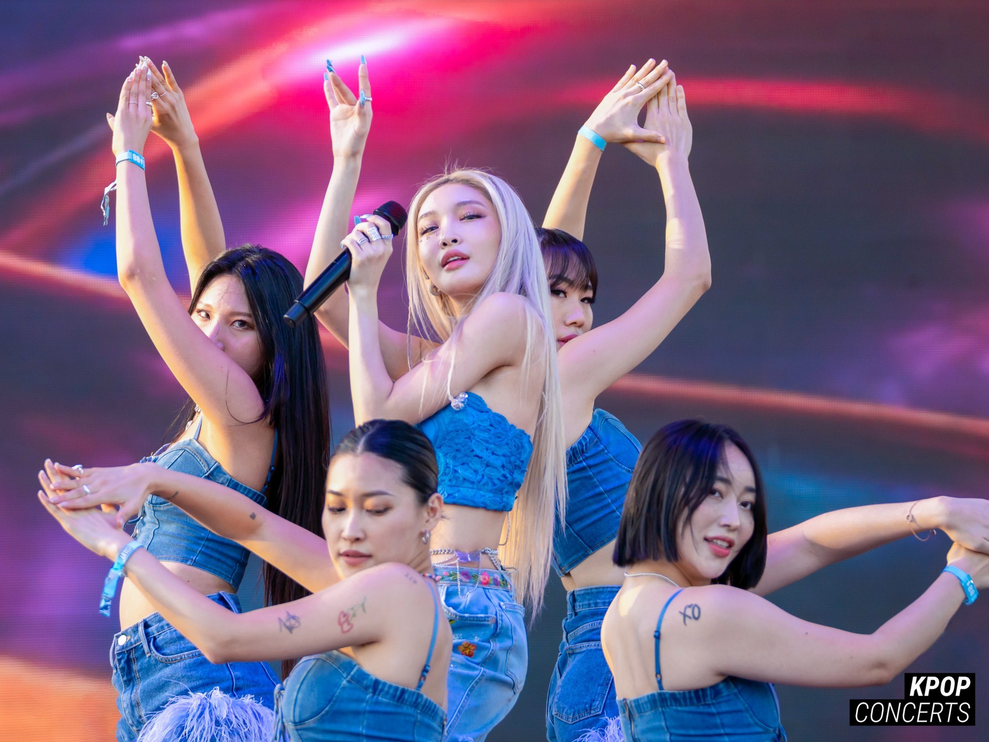 RECAP] K-Pop in Full Attendance at Head in the Clouds' School