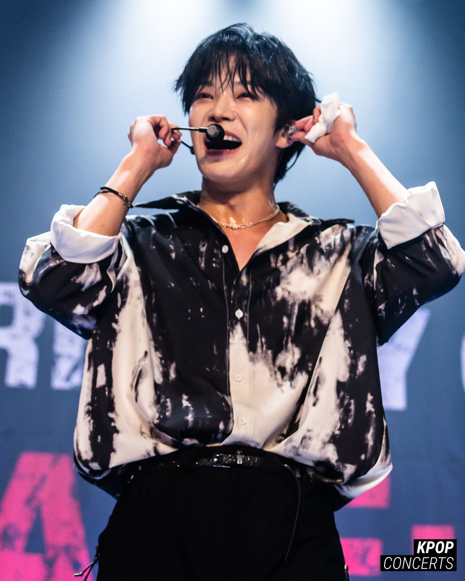 VERIVERY performing at their 2022 VERIVERY CONCERT PAGE : O concert at the Vermont Theater in Los Angeles